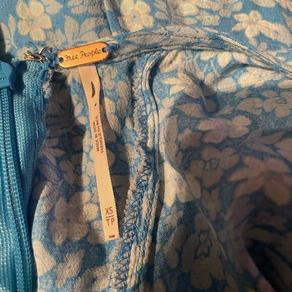New Free People Arlo Jumpsuit
Women's Size XS
Blue Floral - Ice Combo - Picture 9 of 9